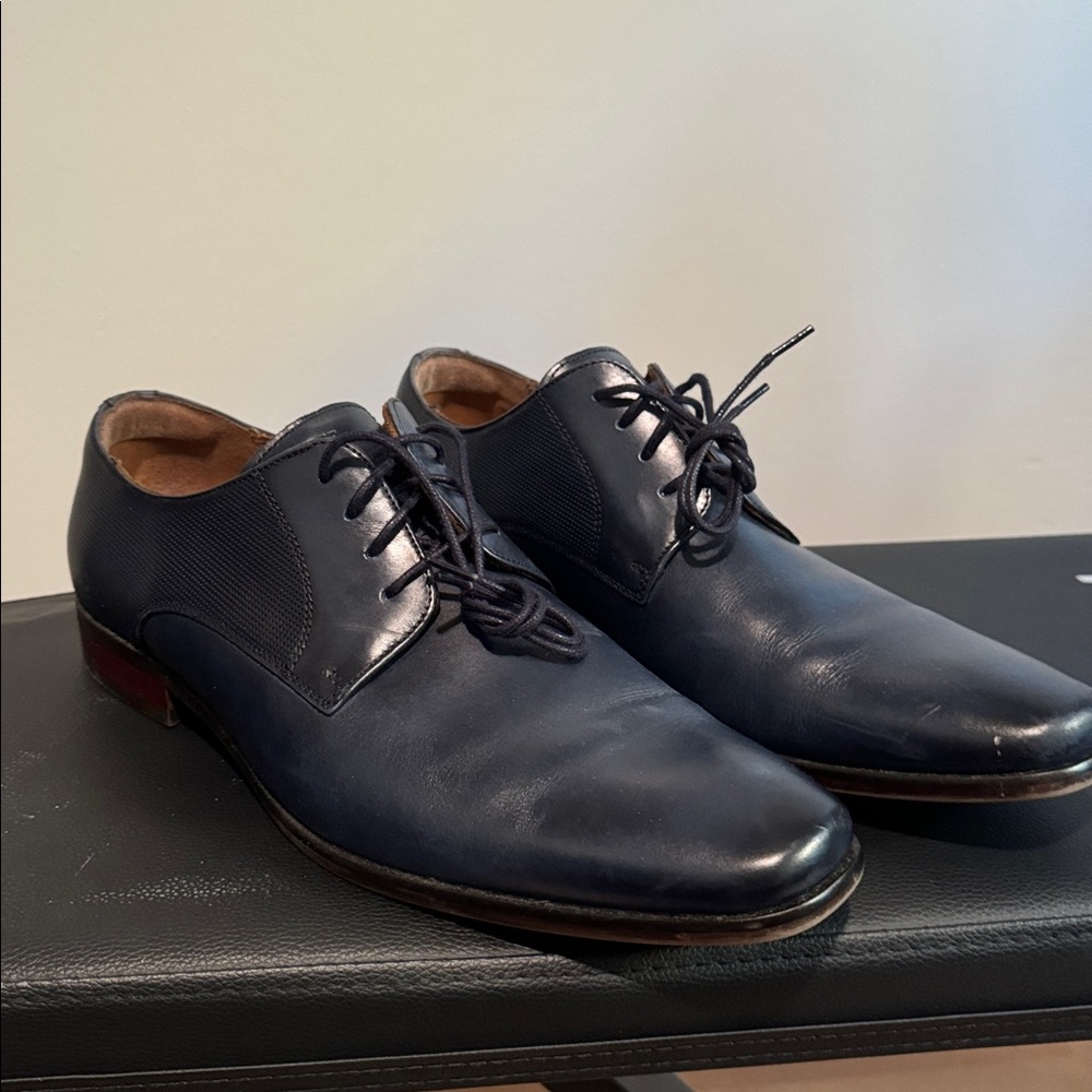 Florsheim Classic Blue Leather Oxfords - Picture 4 of 5